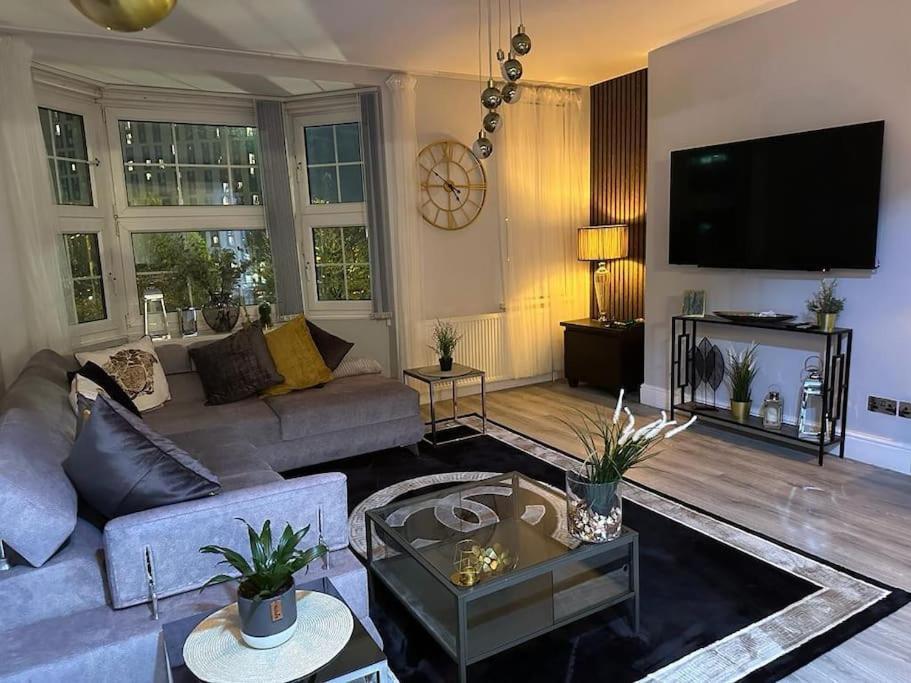 *Luxury 9Ine Lush Jacuzzi Apartment & Balcony* Birmingham Dış mekan fotoğraf
