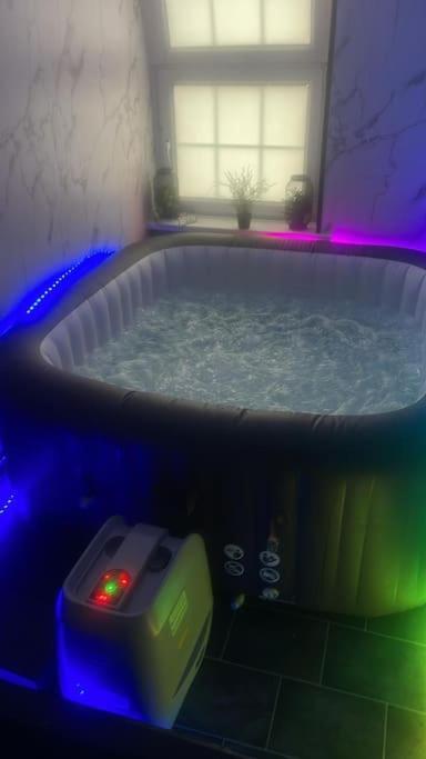 *Luxury 9Ine Lush Jacuzzi Apartment & Balcony* Birmingham Dış mekan fotoğraf