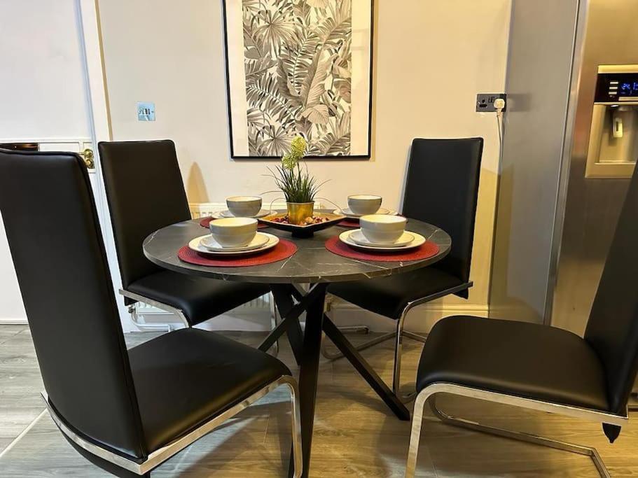 *Luxury 9Ine Lush Jacuzzi Apartment & Balcony* Birmingham Dış mekan fotoğraf