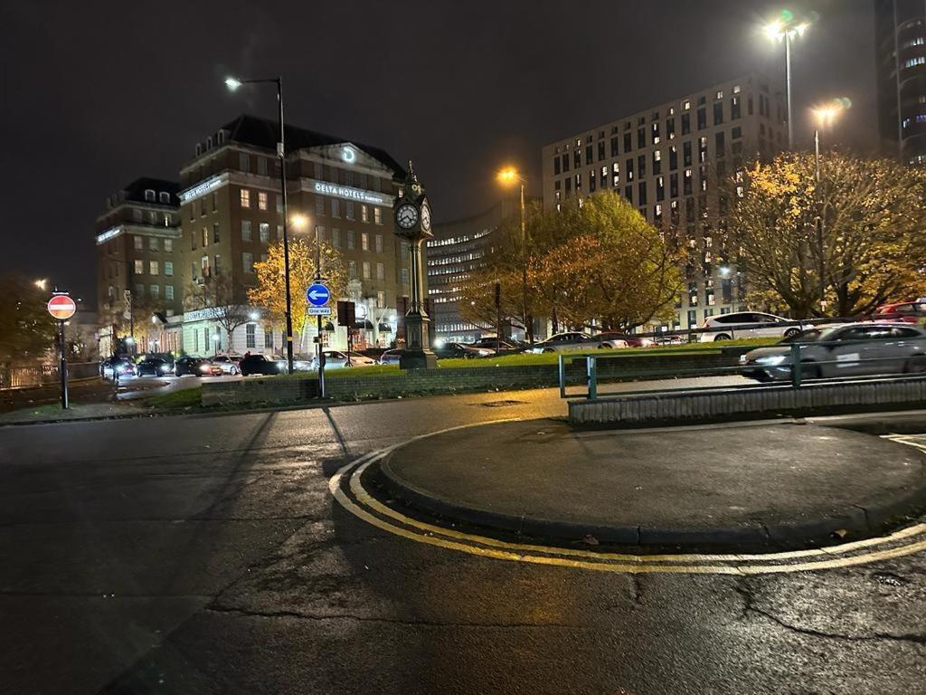 *Luxury 9Ine Lush Jacuzzi Apartment & Balcony* Birmingham Dış mekan fotoğraf