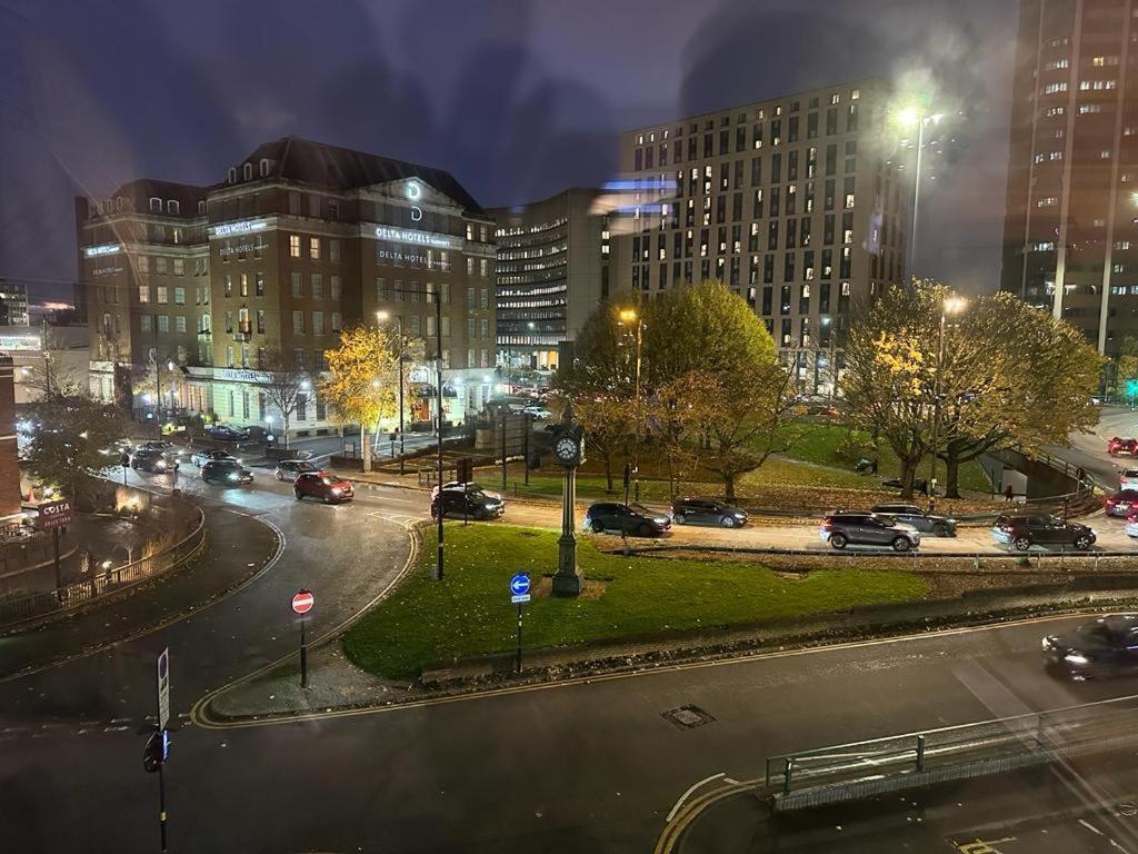 *Luxury 9Ine Lush Jacuzzi Apartment & Balcony* Birmingham Dış mekan fotoğraf